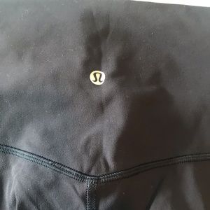 Lululemon size 4 crop workout pants.